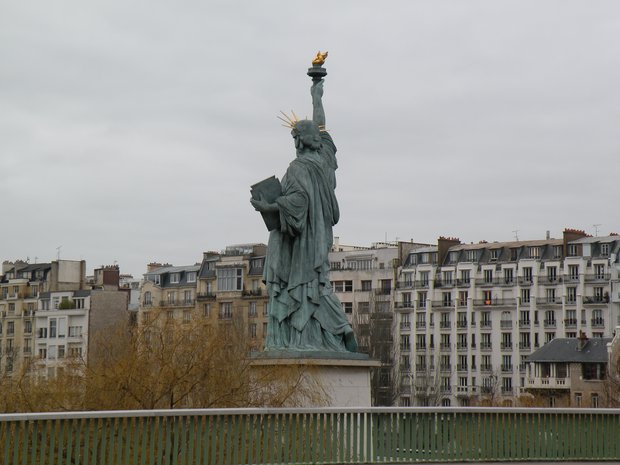  la Liberté brandissant sa flamme